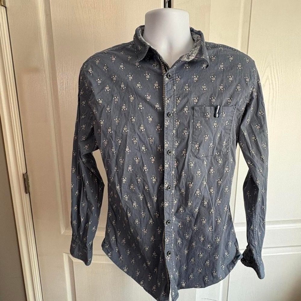 Blue and‎ white floral button-up shirt